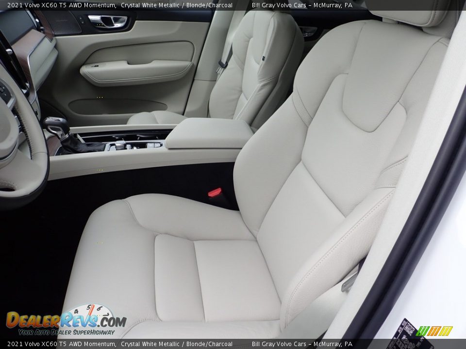 2021 Volvo XC60 T5 AWD Momentum Crystal White Metallic / Blonde/Charcoal Photo #7