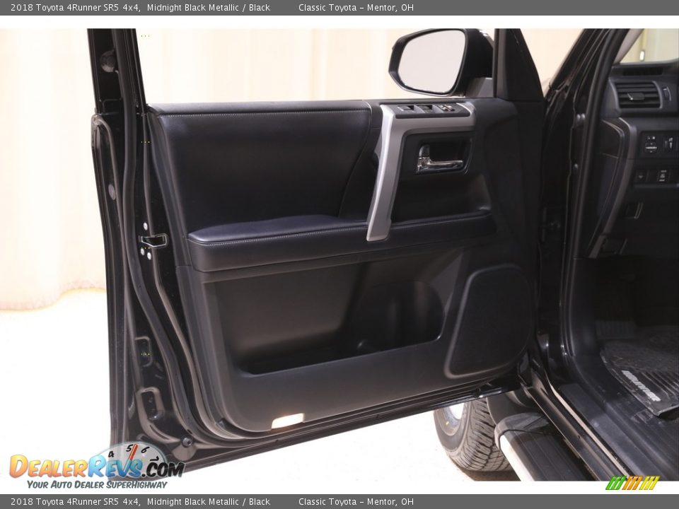 2018 Toyota 4Runner SR5 4x4 Midnight Black Metallic / Black Photo #4