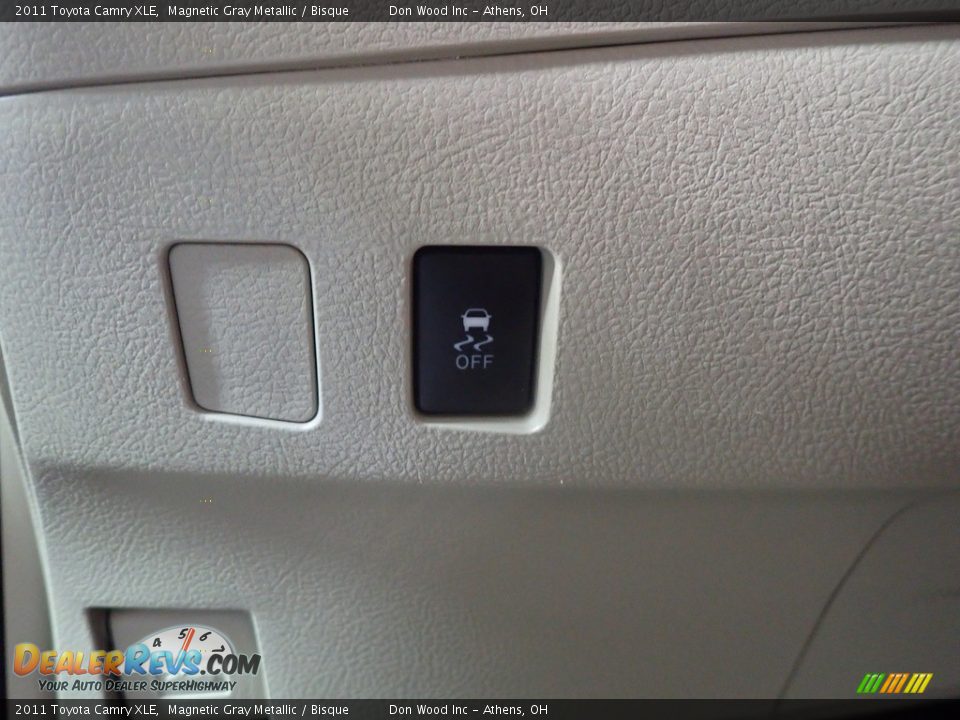2011 Toyota Camry XLE Magnetic Gray Metallic / Bisque Photo #32