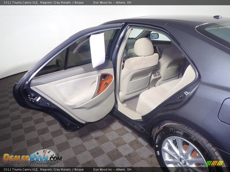 2011 Toyota Camry XLE Magnetic Gray Metallic / Bisque Photo #35
