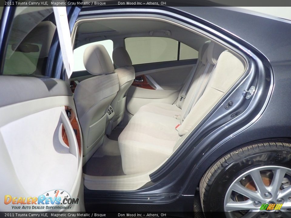 2011 Toyota Camry XLE Magnetic Gray Metallic / Bisque Photo #36
