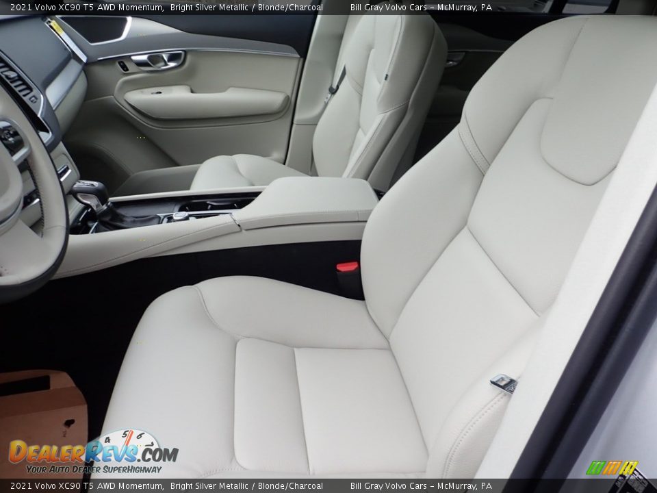 2021 Volvo XC90 T5 AWD Momentum Bright Silver Metallic / Blonde/Charcoal Photo #7