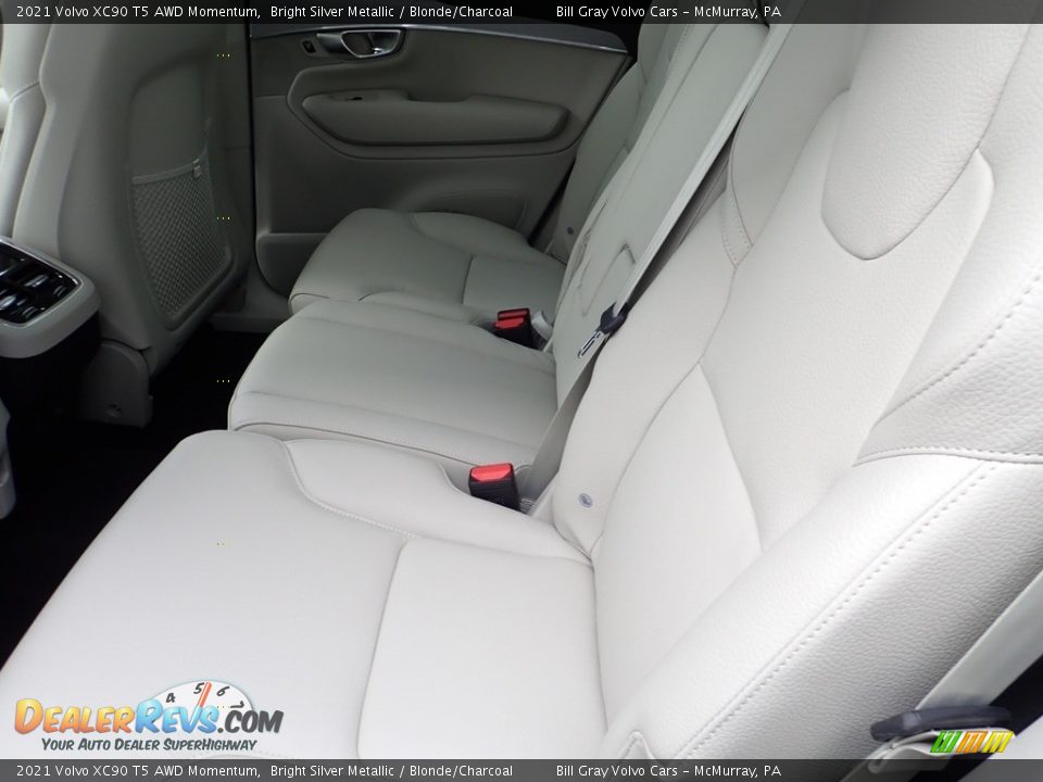 2021 Volvo XC90 T5 AWD Momentum Bright Silver Metallic / Blonde/Charcoal Photo #8