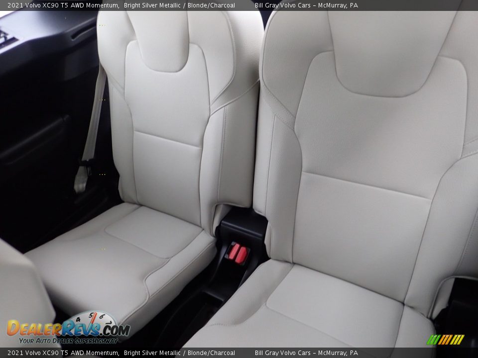 2021 Volvo XC90 T5 AWD Momentum Bright Silver Metallic / Blonde/Charcoal Photo #9