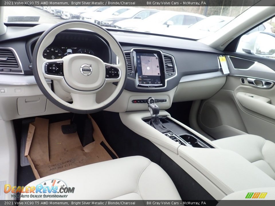 2021 Volvo XC90 T5 AWD Momentum Bright Silver Metallic / Blonde/Charcoal Photo #10