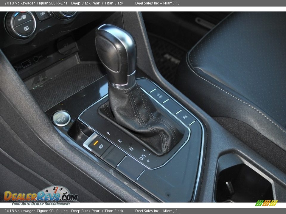 2018 Volkswagen Tiguan SEL R-Line Shifter Photo #16