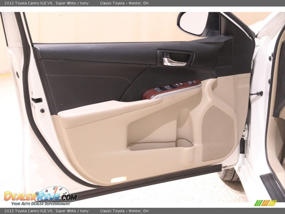 2013 Toyota Camry XLE V6 Super White / Ivory Photo #4