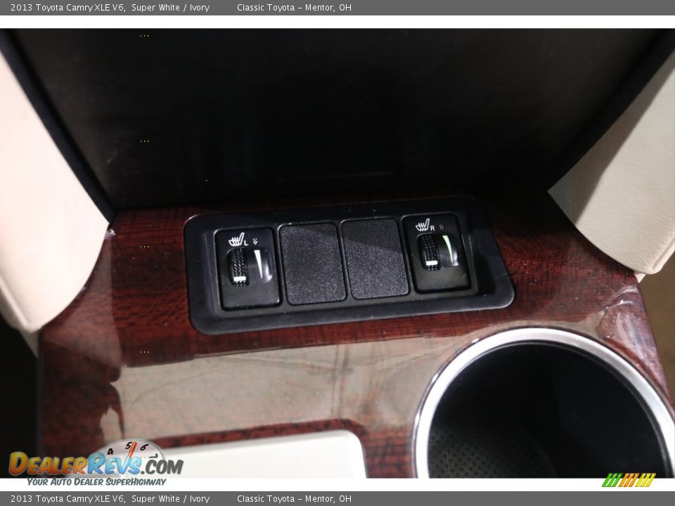 2013 Toyota Camry XLE V6 Super White / Ivory Photo #16