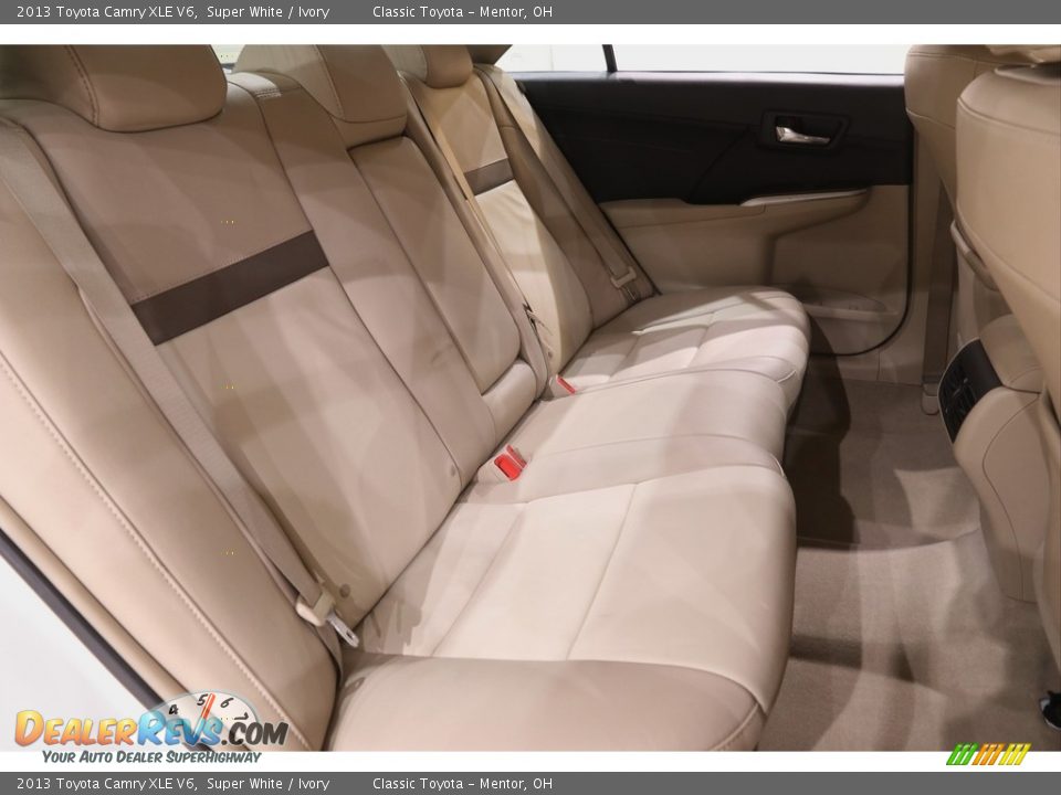 2013 Toyota Camry XLE V6 Super White / Ivory Photo #18