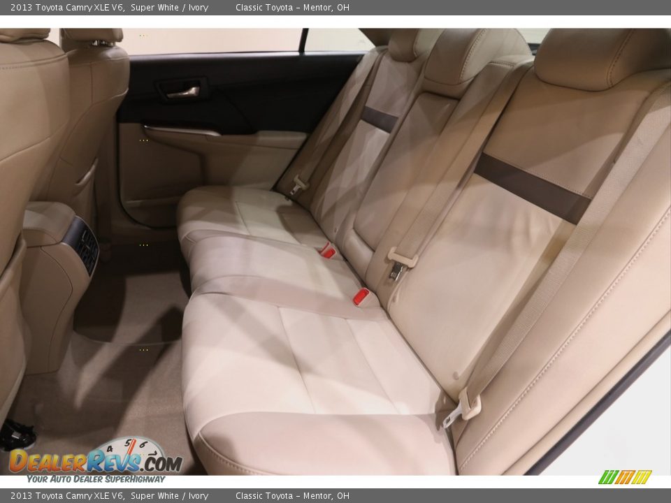 2013 Toyota Camry XLE V6 Super White / Ivory Photo #19