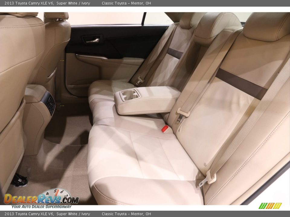 2013 Toyota Camry XLE V6 Super White / Ivory Photo #20