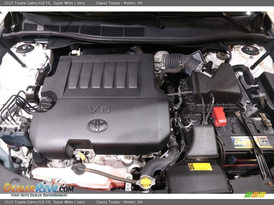 2013 Toyota Camry XLE V6 Super White / Ivory Photo #22
