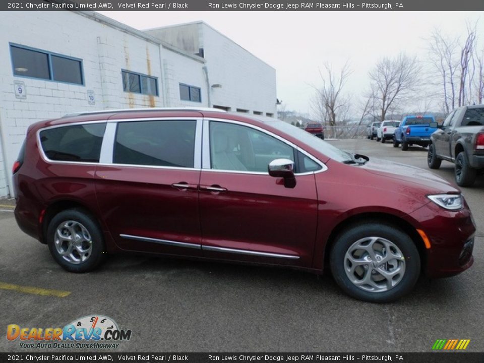 2021 Chrysler Pacifica Limited AWD Velvet Red Pearl / Black Photo #4