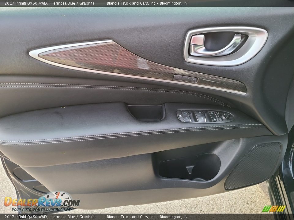 Door Panel of 2017 Infiniti QX60 AWD Photo #4
