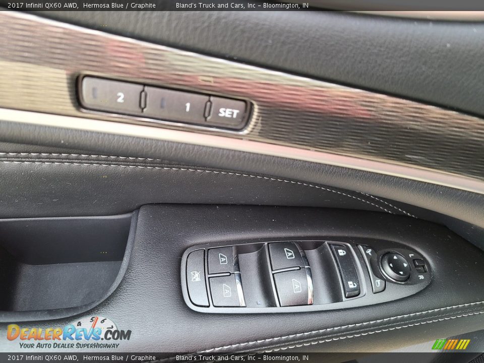 Door Panel of 2017 Infiniti QX60 AWD Photo #5