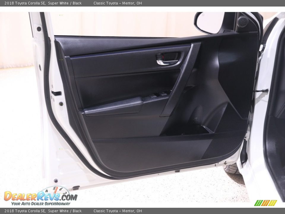 2018 Toyota Corolla SE Super White / Black Photo #4
