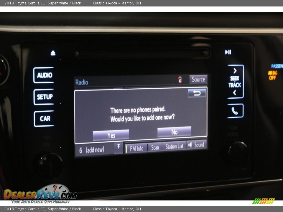 2018 Toyota Corolla SE Super White / Black Photo #11