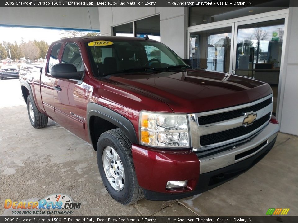 Front 3/4 View of 2009 Chevrolet Silverado 1500 LT Extended Cab Photo #2