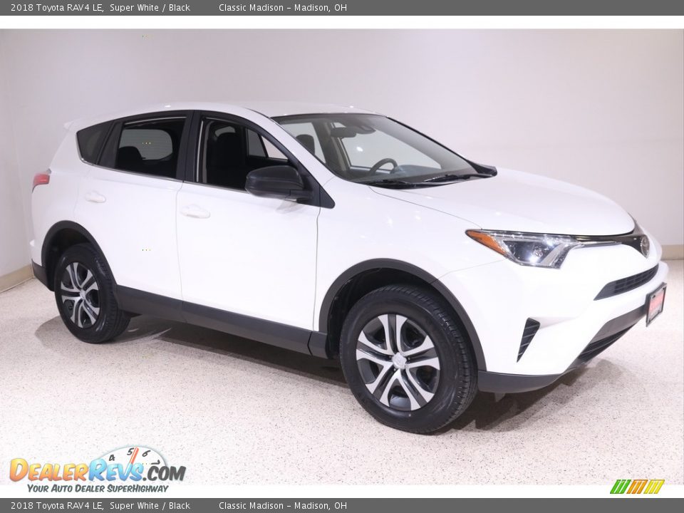 2018 Toyota RAV4 LE Super White / Black Photo #1
