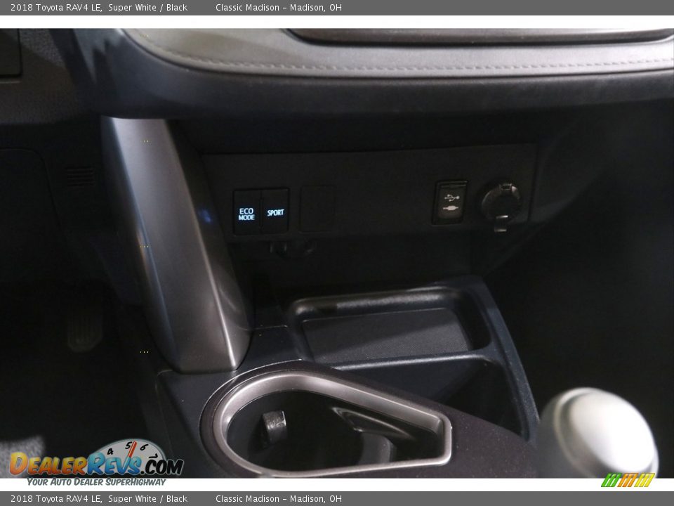 2018 Toyota RAV4 LE Super White / Black Photo #13