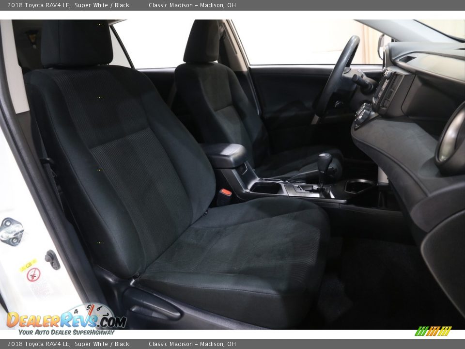 2018 Toyota RAV4 LE Super White / Black Photo #15