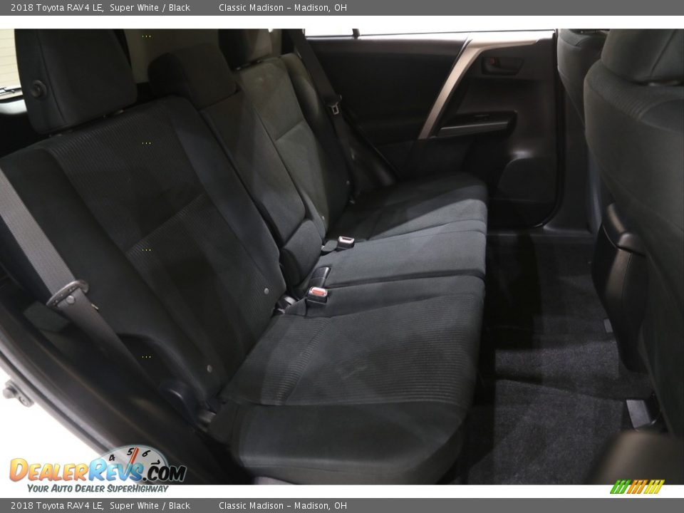 2018 Toyota RAV4 LE Super White / Black Photo #16