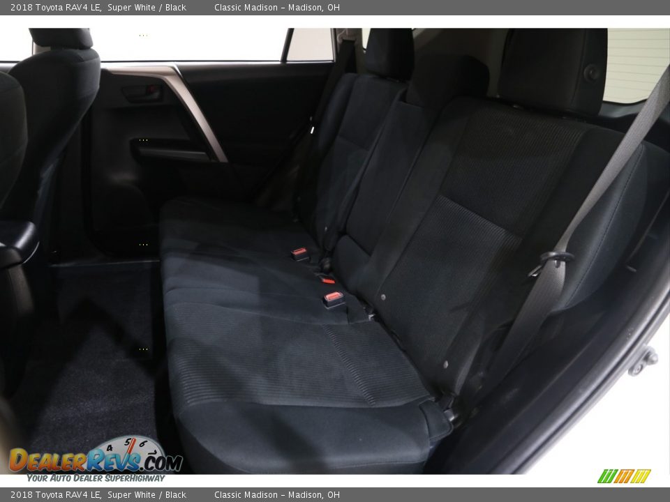 2018 Toyota RAV4 LE Super White / Black Photo #17