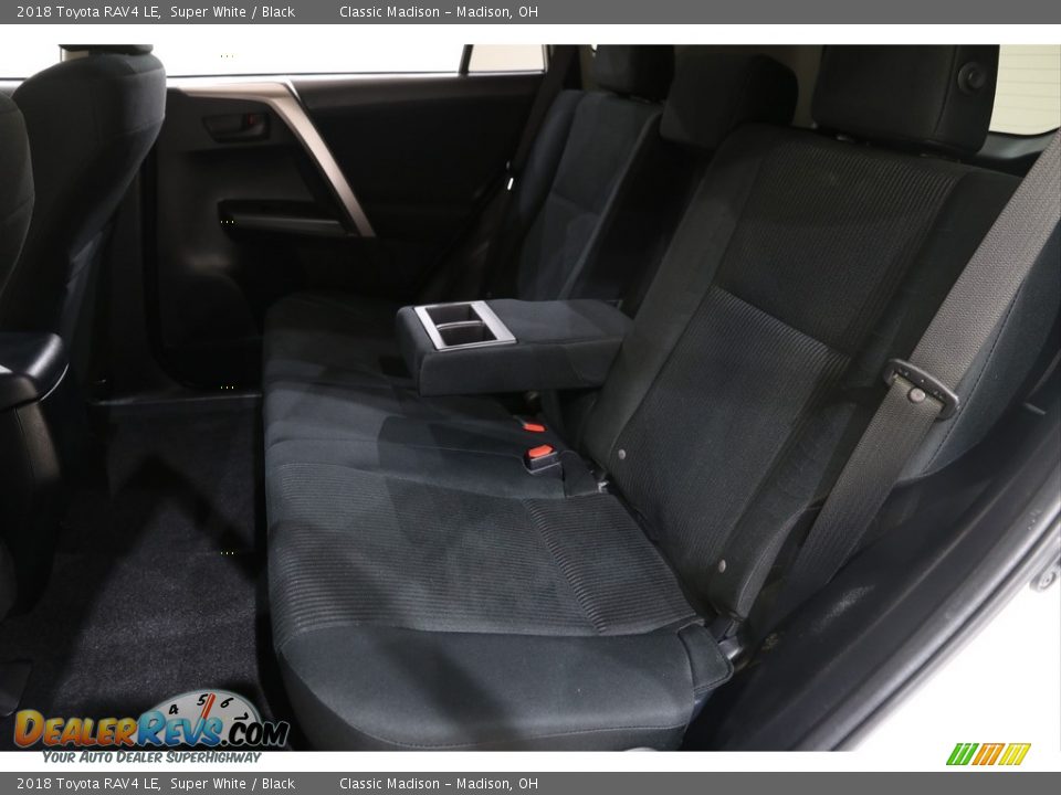 2018 Toyota RAV4 LE Super White / Black Photo #18