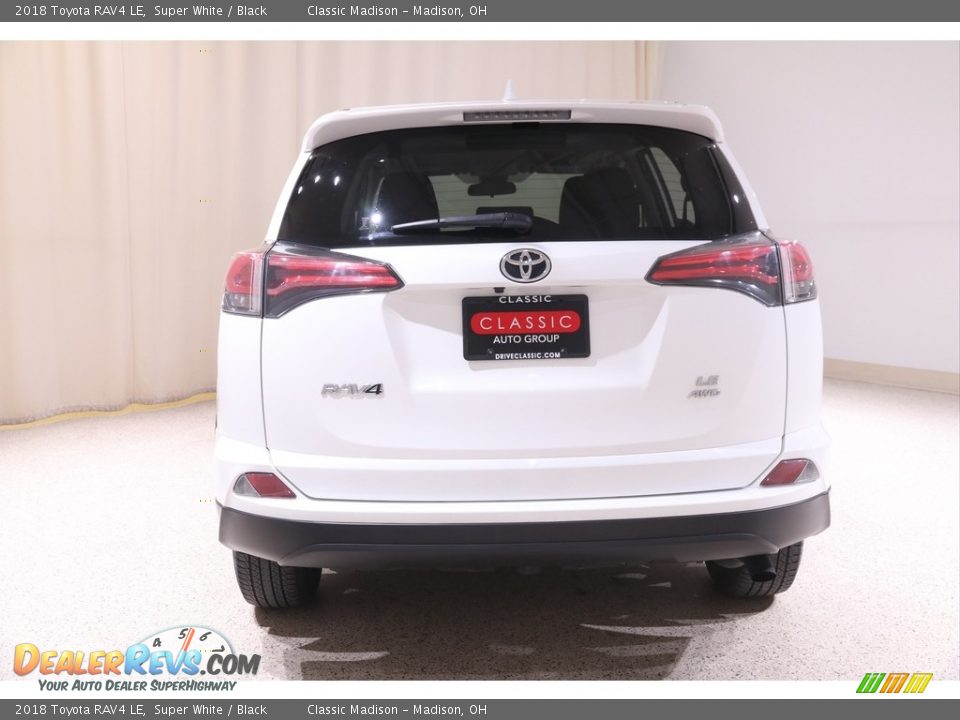 2018 Toyota RAV4 LE Super White / Black Photo #19
