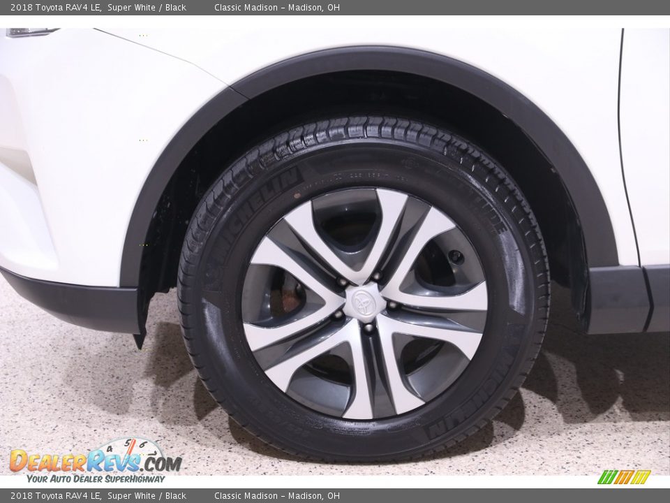 2018 Toyota RAV4 LE Super White / Black Photo #21