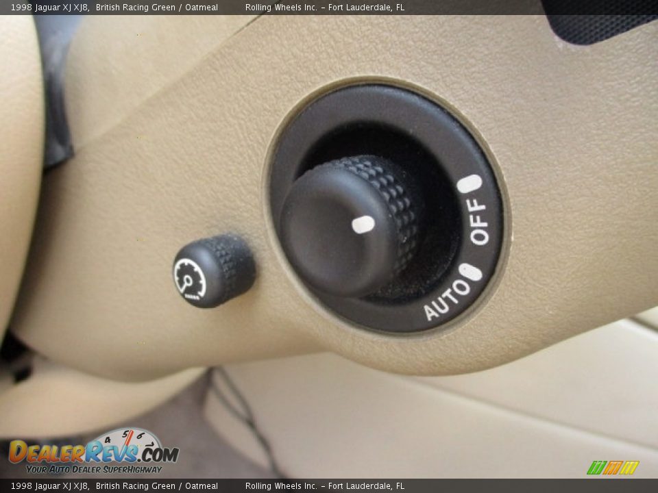1998 Jaguar XJ XJ8 British Racing Green / Oatmeal Photo #16