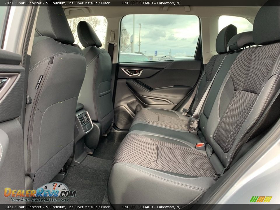 2021 Subaru Forester 2.5i Premium Ice Silver Metallic / Black Photo #9