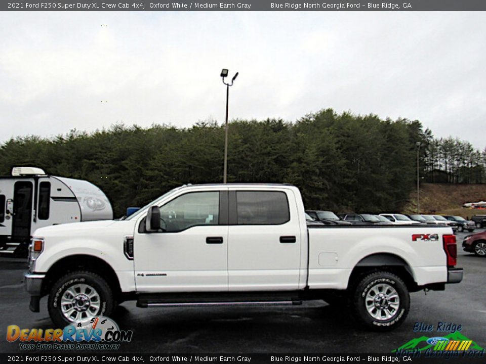 2021 Ford F250 Super Duty XL Crew Cab 4x4 Oxford White / Medium Earth Gray Photo #2