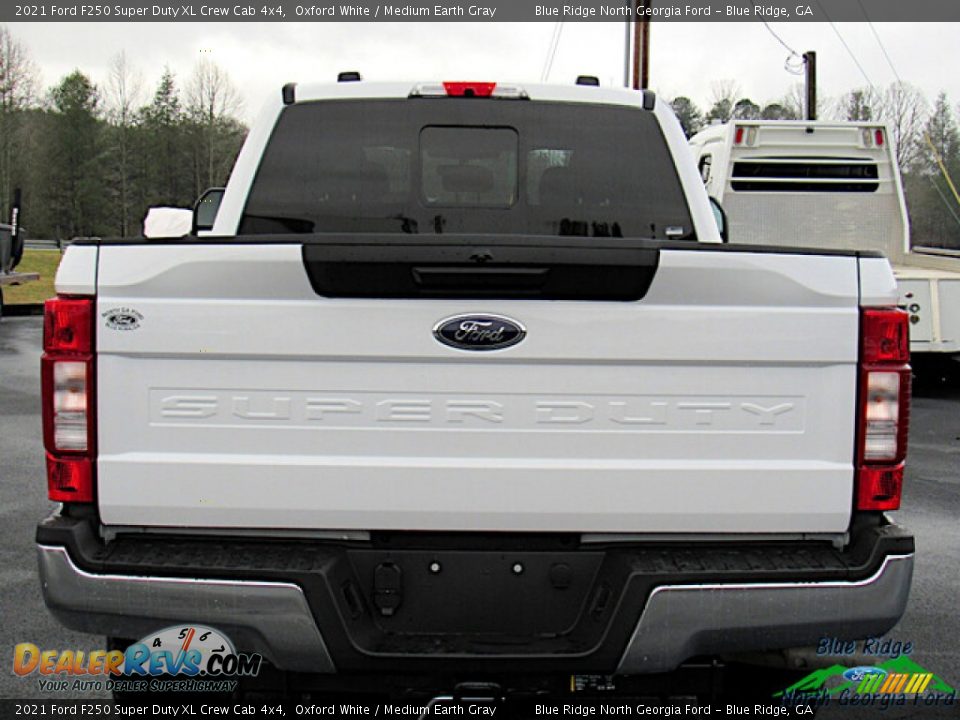 2021 Ford F250 Super Duty XL Crew Cab 4x4 Oxford White / Medium Earth Gray Photo #4