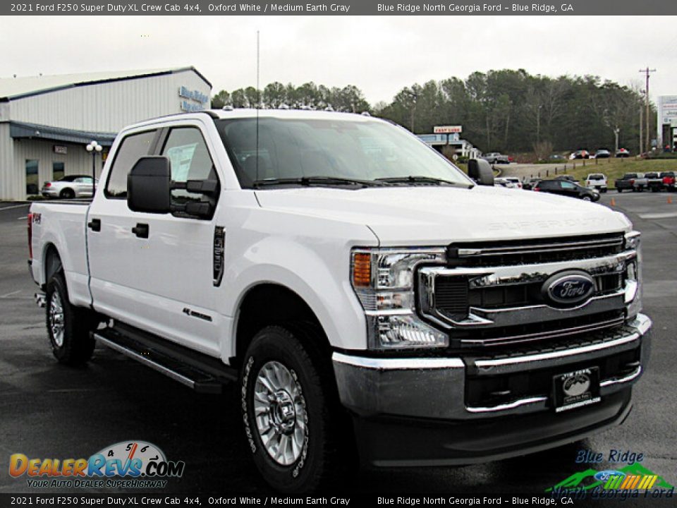 2021 Ford F250 Super Duty XL Crew Cab 4x4 Oxford White / Medium Earth Gray Photo #7