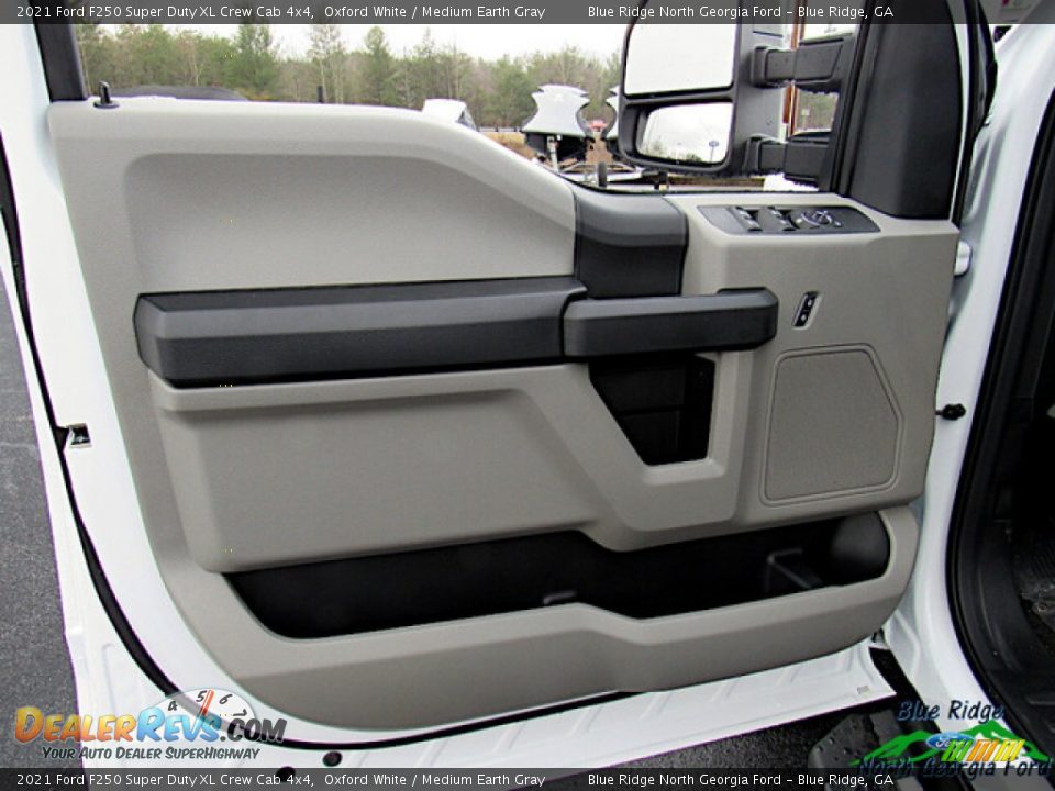 2021 Ford F250 Super Duty XL Crew Cab 4x4 Oxford White / Medium Earth Gray Photo #10
