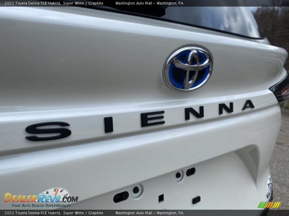 2021 Toyota Sienna XLE Hybrid Super White / Graphite Photo #28
