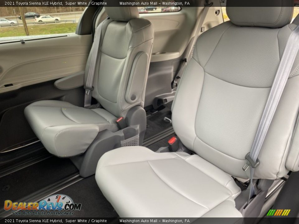 2021 Toyota Sienna XLE Hybrid Super White / Graphite Photo #32