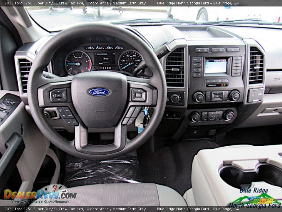2021 Ford F250 Super Duty XL Crew Cab 4x4 Oxford White / Medium Earth Gray Photo #15