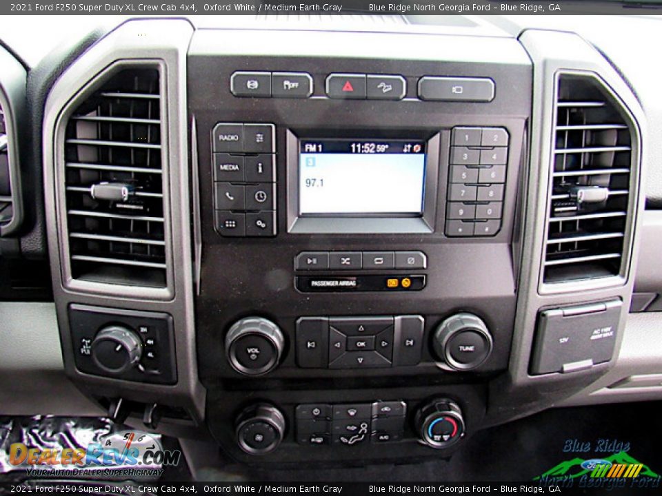 2021 Ford F250 Super Duty XL Crew Cab 4x4 Oxford White / Medium Earth Gray Photo #18