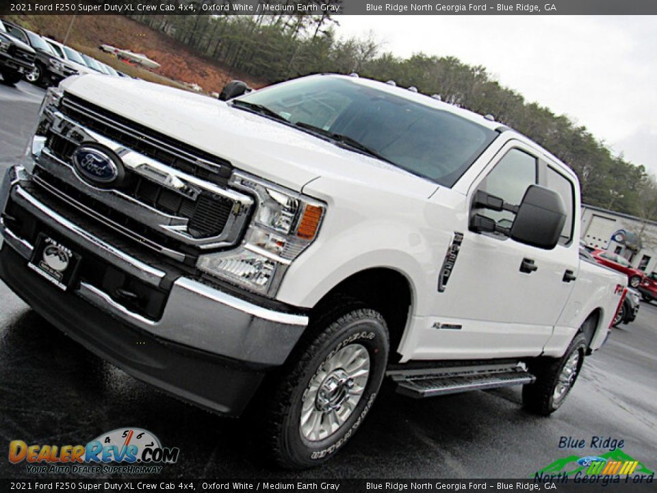 2021 Ford F250 Super Duty XL Crew Cab 4x4 Oxford White / Medium Earth Gray Photo #25