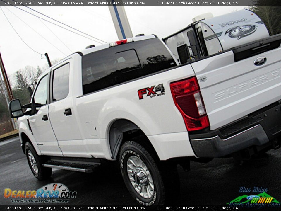 2021 Ford F250 Super Duty XL Crew Cab 4x4 Oxford White / Medium Earth Gray Photo #28