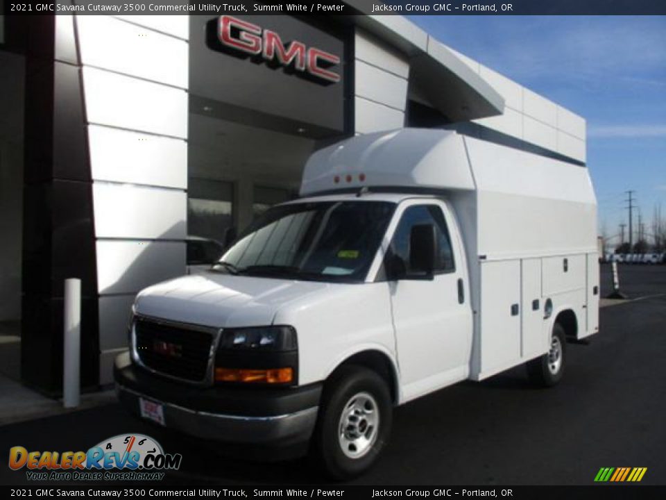 Front 3/4 View of 2021 GMC Savana Cutaway 3500 Commercial Utility Truck Photo #1