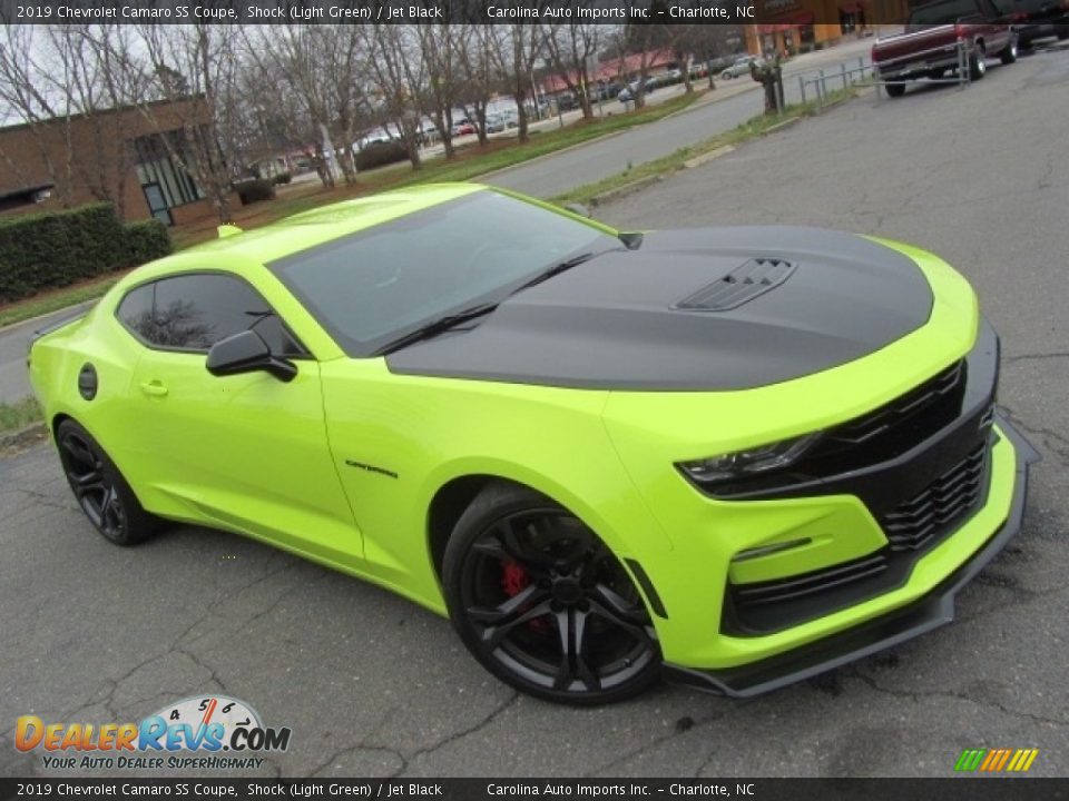 Front 3/4 View of 2019 Chevrolet Camaro SS Coupe Photo #3