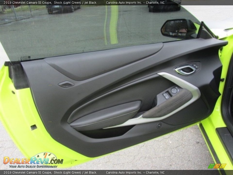 Door Panel of 2019 Chevrolet Camaro SS Coupe Photo #18