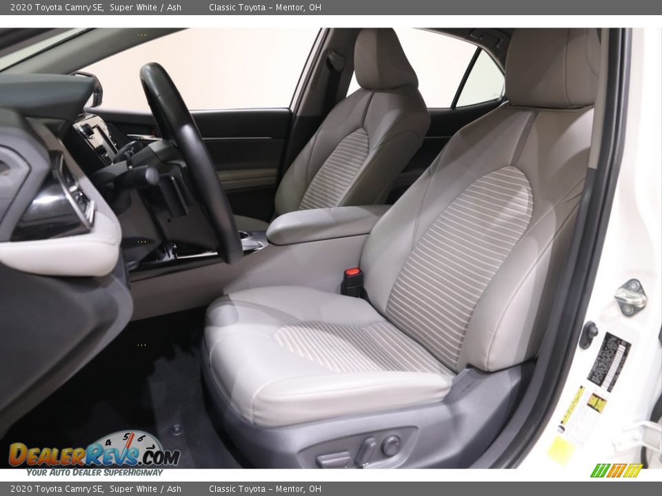 2020 Toyota Camry SE Super White / Ash Photo #5