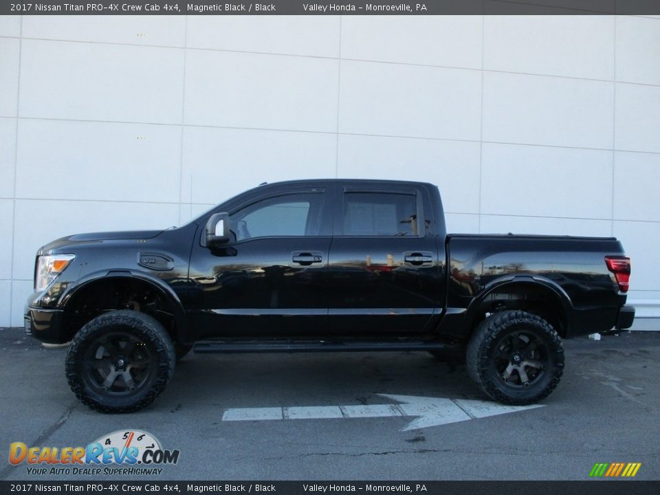 2017 Nissan Titan PRO-4X Crew Cab 4x4 Magnetic Black / Black Photo #2