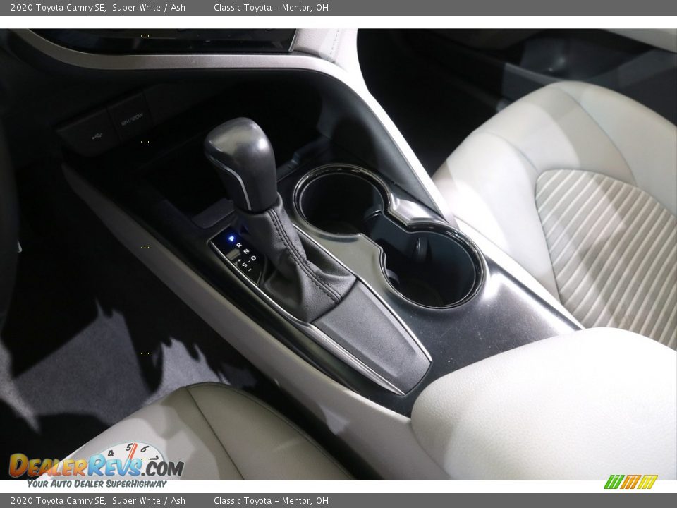 2020 Toyota Camry SE Super White / Ash Photo #13