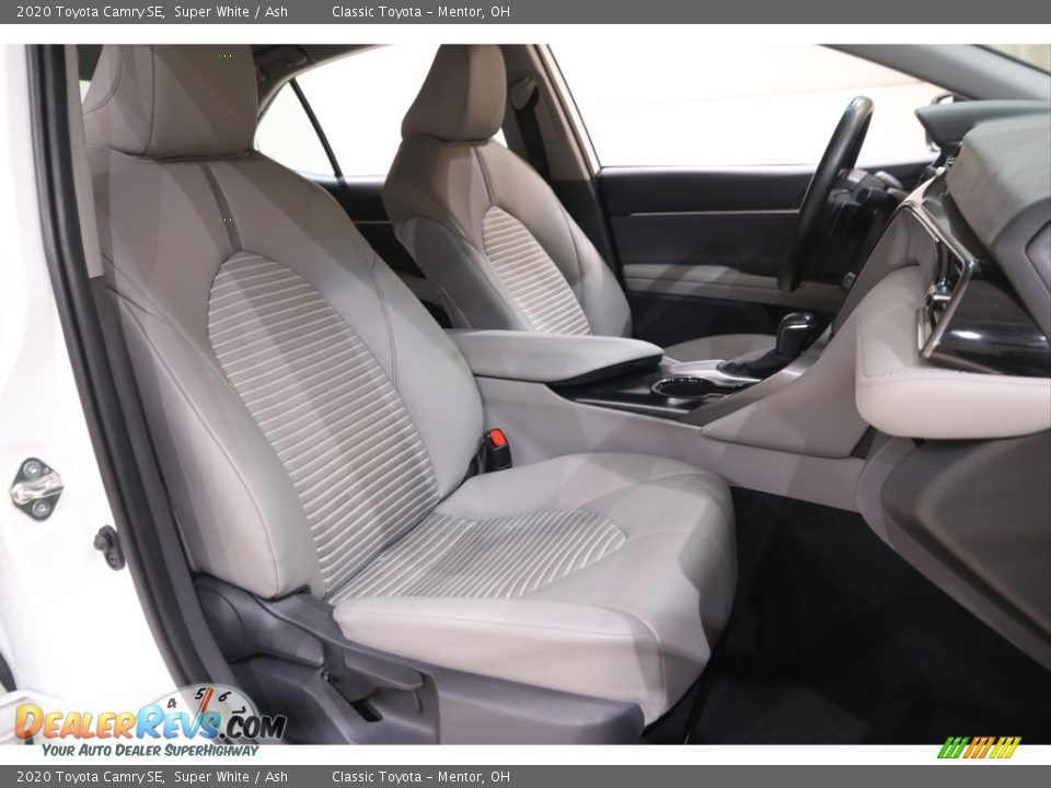 2020 Toyota Camry SE Super White / Ash Photo #15