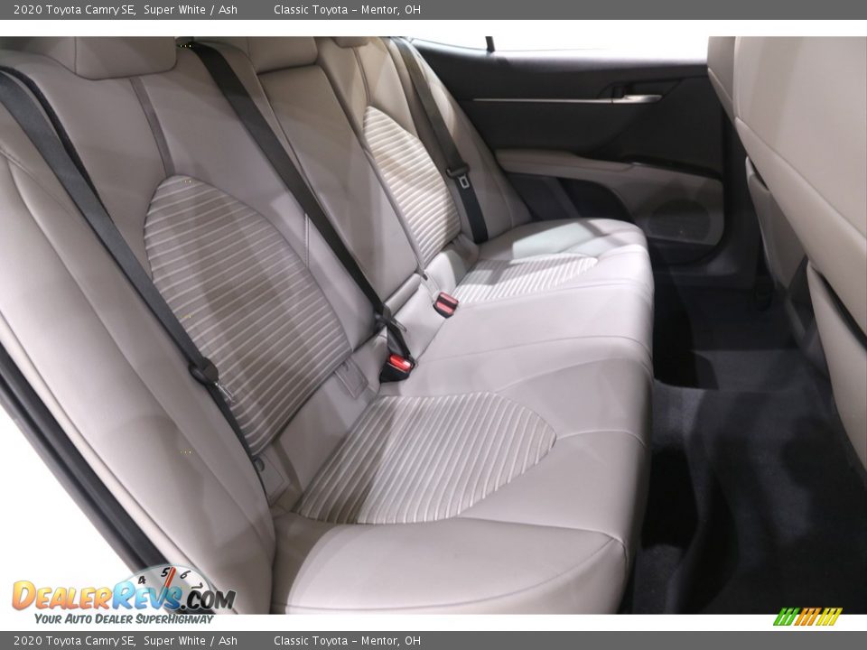 2020 Toyota Camry SE Super White / Ash Photo #16